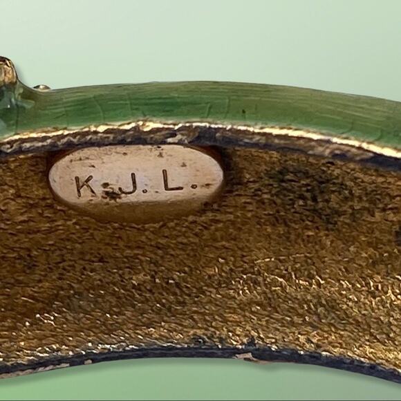 KJL Coral Glass & Green Enamel Mongul Clamper Bracelet c. 1960’s - Picture 5 of 7